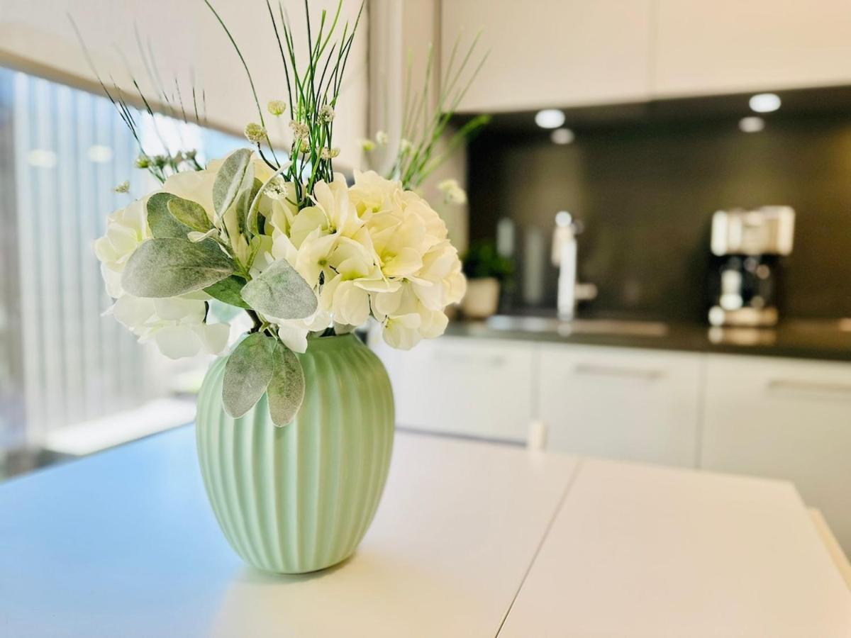 In Yorkville - Newly Furnished Luxury Unit *