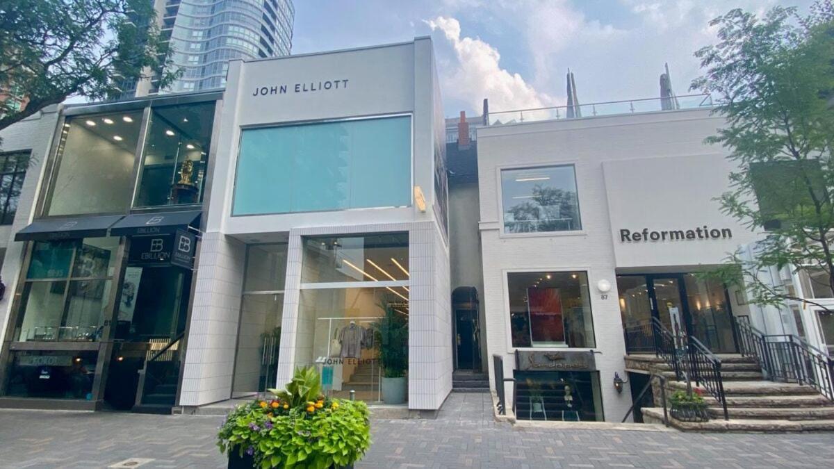 In Yorkville - Newly Furnished Luxury Unit Apartment *