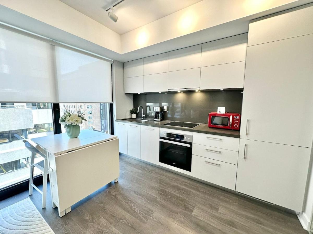 In Yorkville - Newly Furnished Luxury Unit Apartment